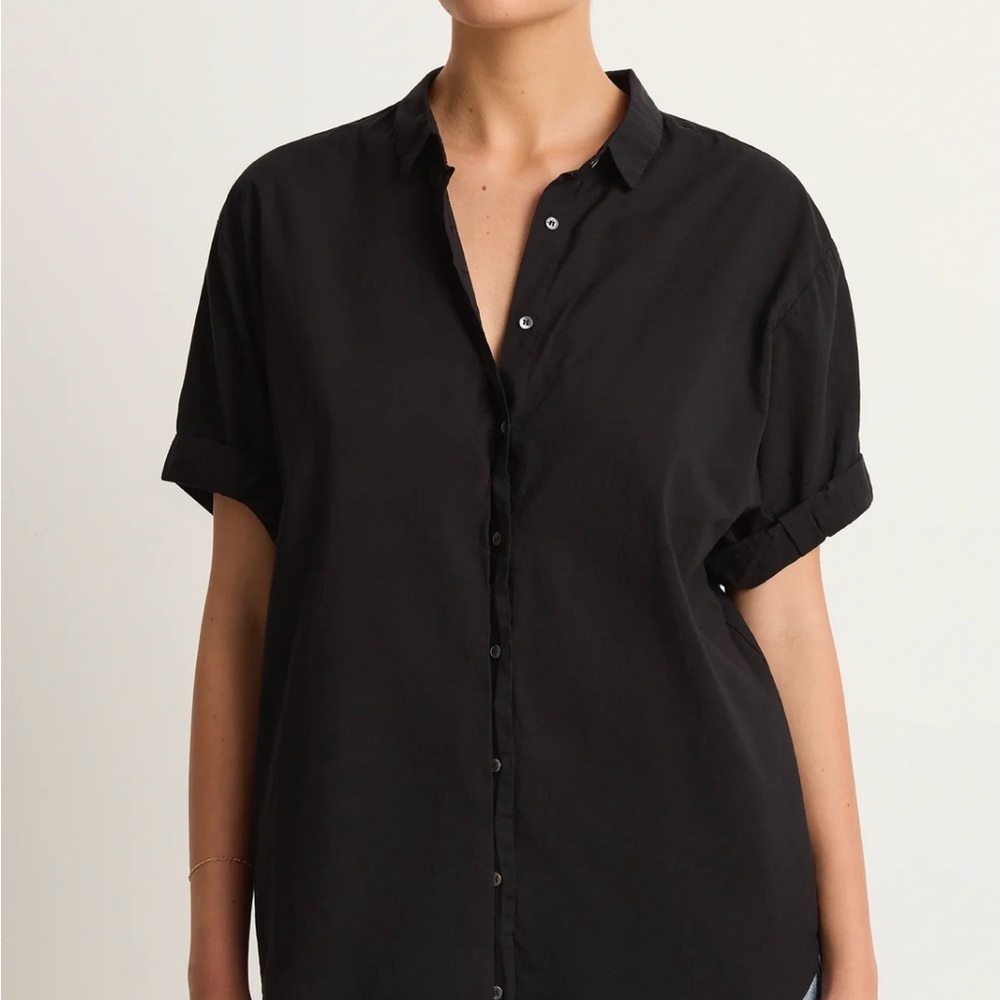 XiRENA Black Short-Sleeve Button-Down Shirt